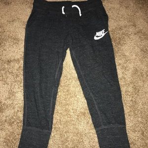 Nike lounge capris